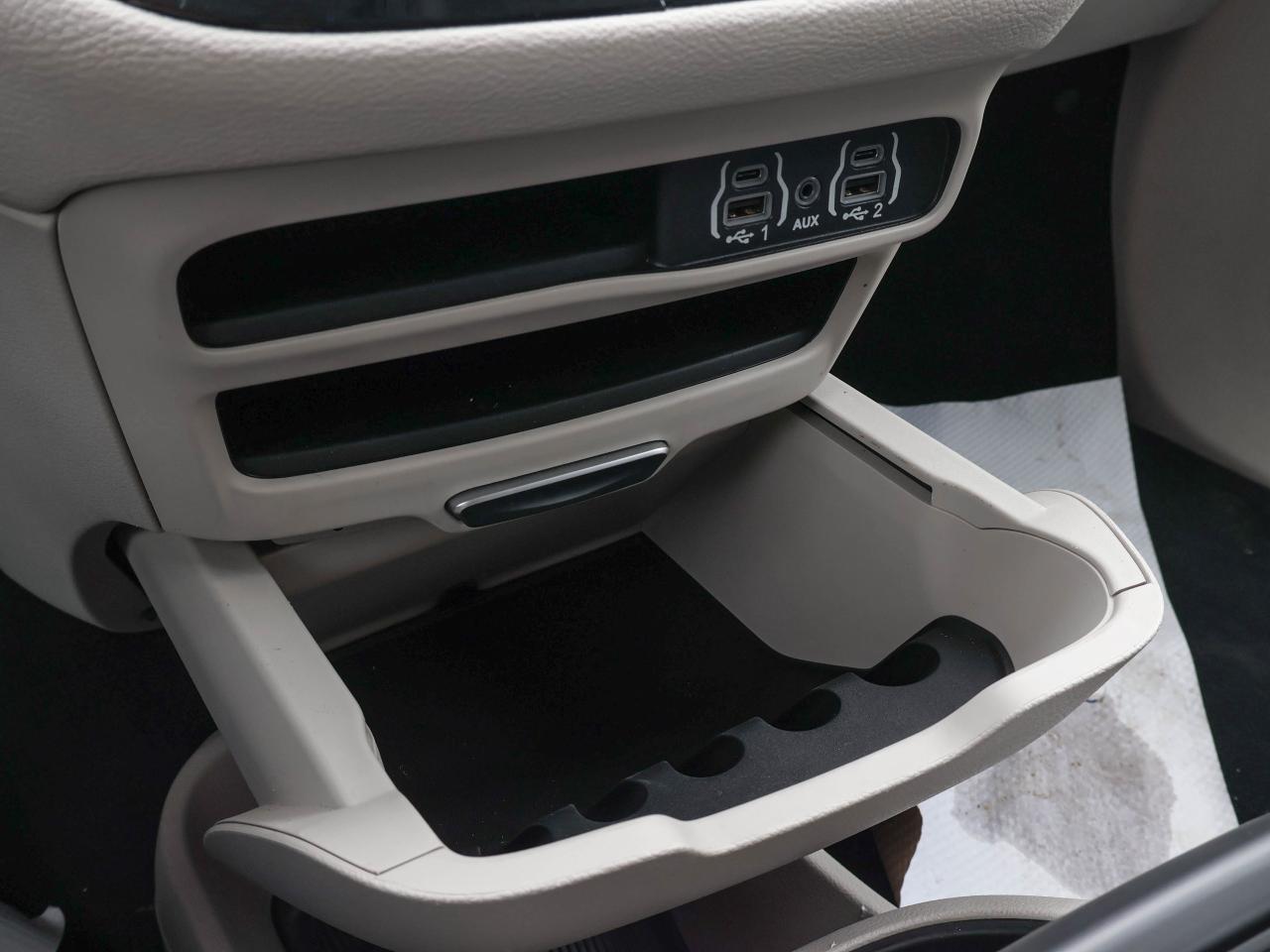 2023 Chrysler Pacifica Touring L Photo