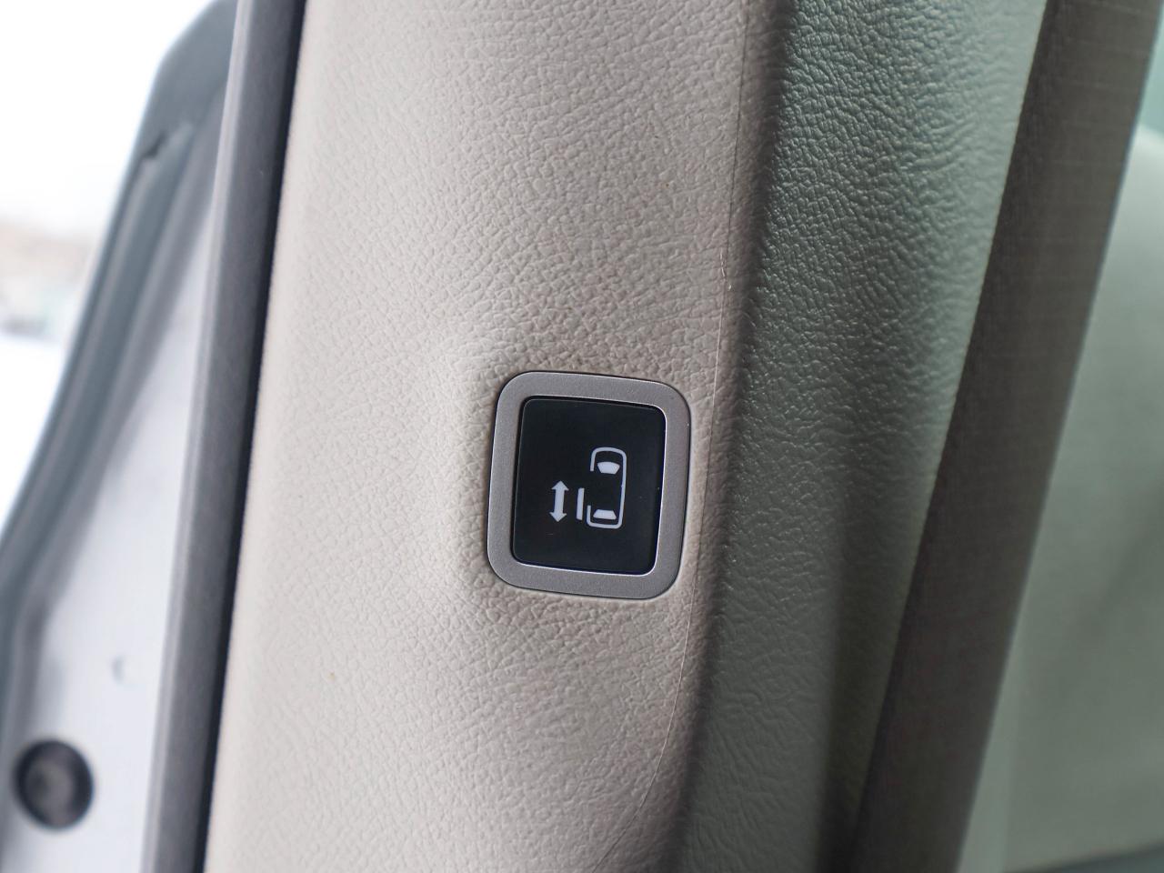 2023 Chrysler Pacifica Touring L Photo