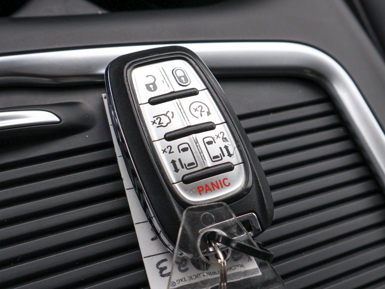 2023 Chrysler Pacifica Touring L Photo