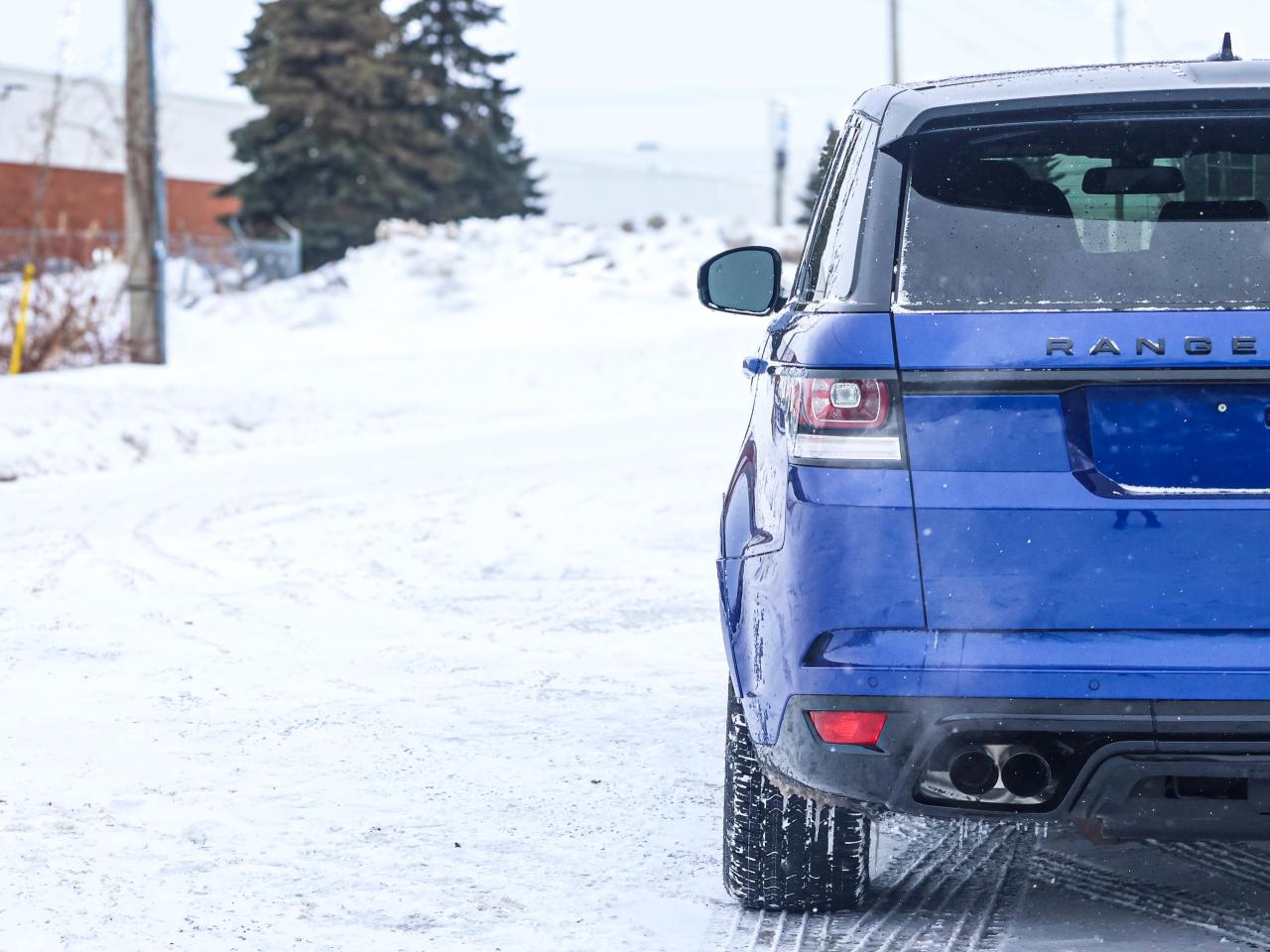 2016 Range Rover Sport V8 SVR Photo