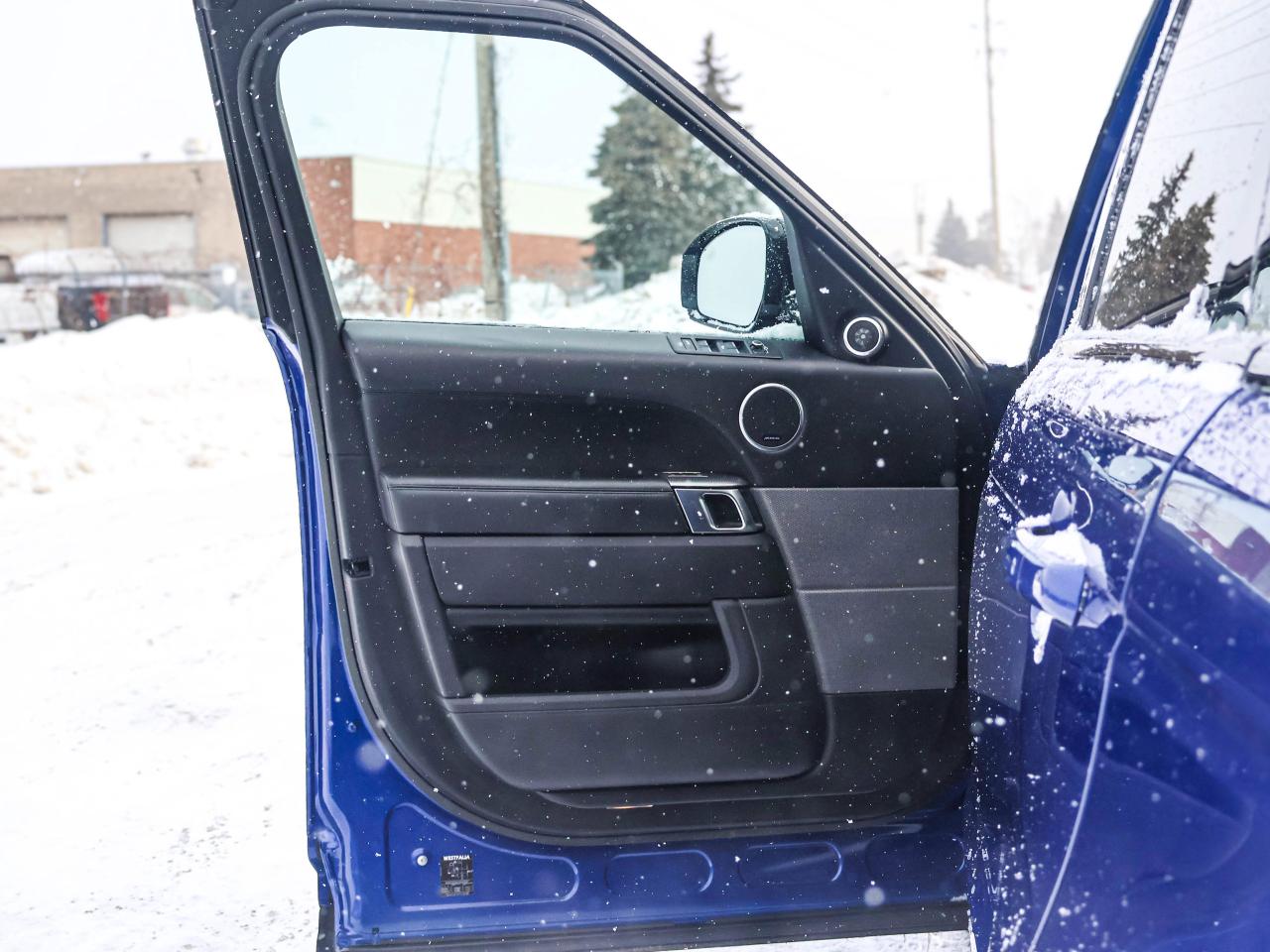 2016 Range Rover Sport V8 SVR Photo