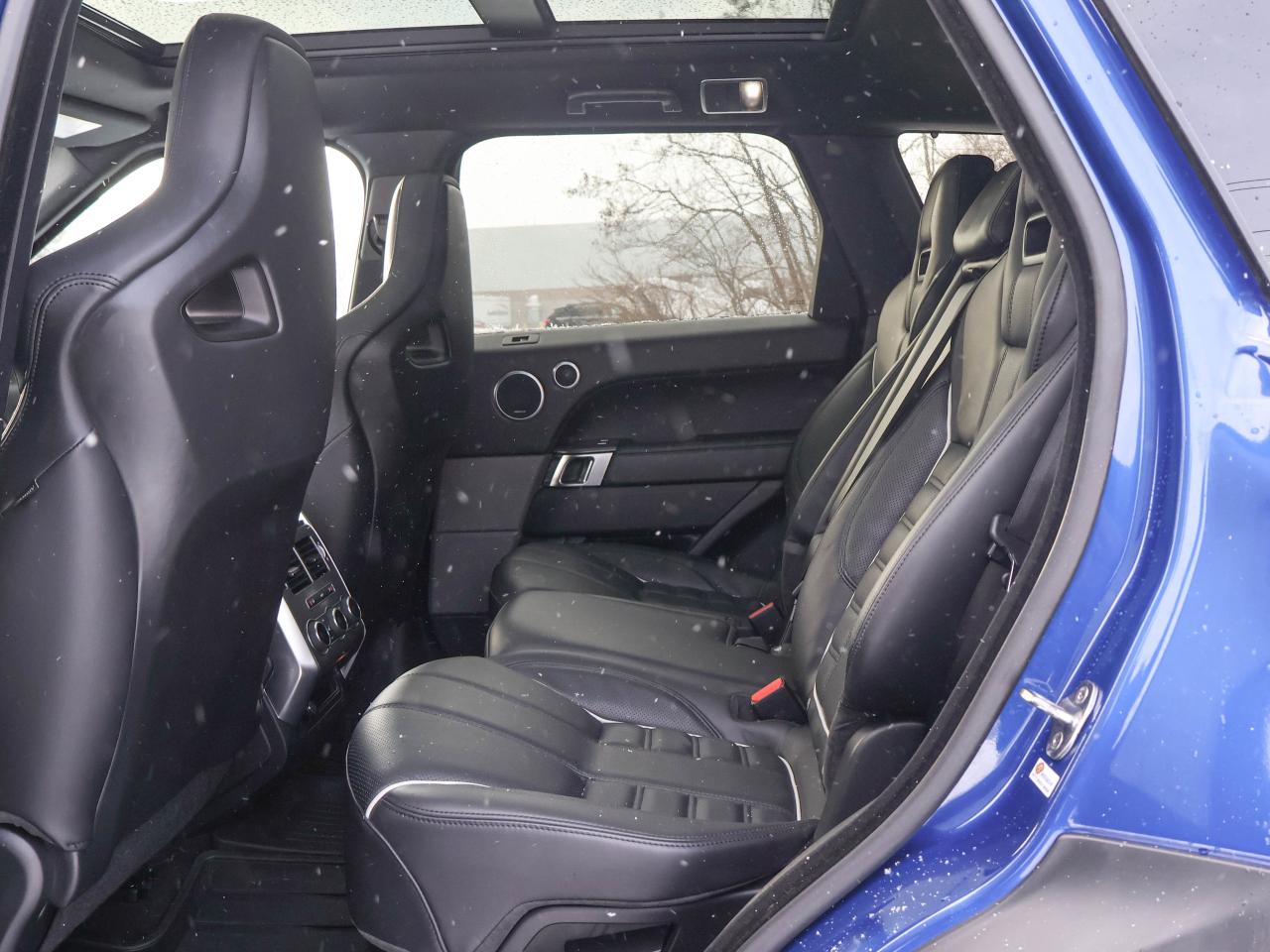 2016 Range Rover Sport V8 SVR Photo