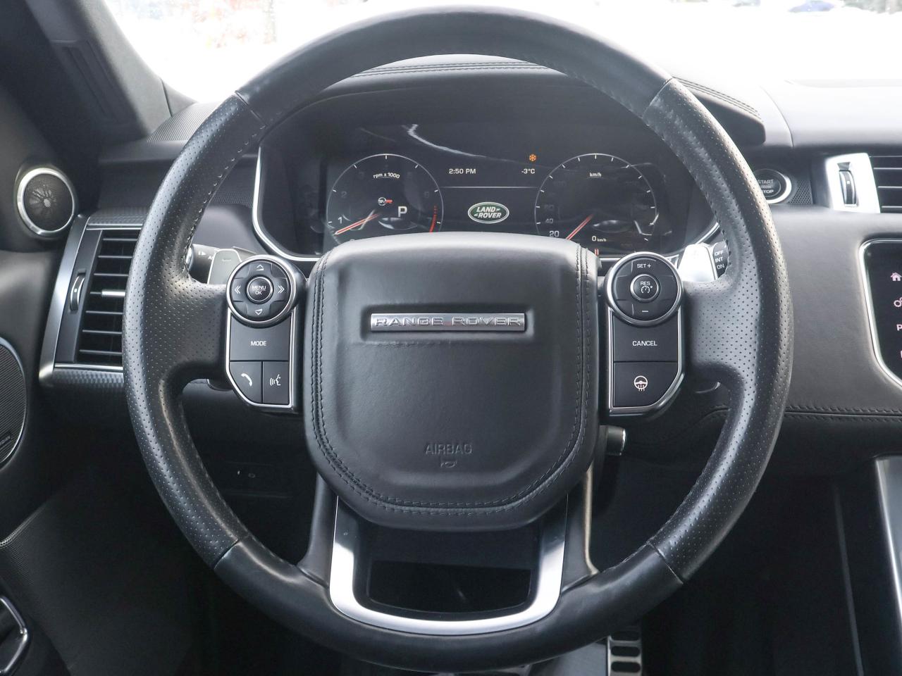 2016 Range Rover Sport V8 SVR Photo