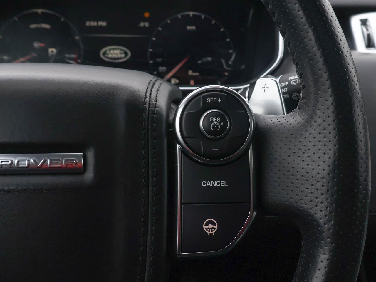 2016 Range Rover Sport V8 SVR Photo