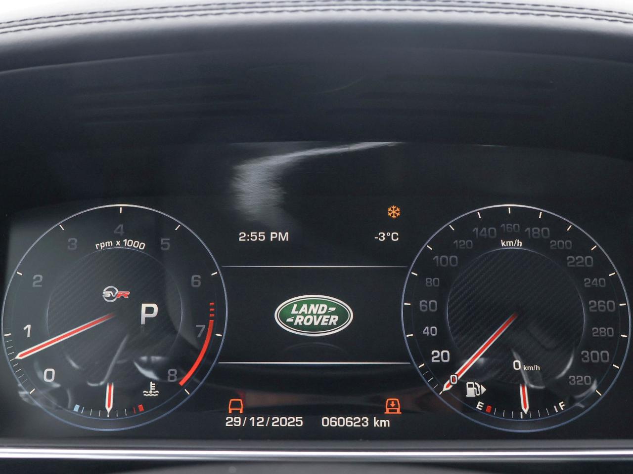 2016 Range Rover Sport V8 SVR Photo