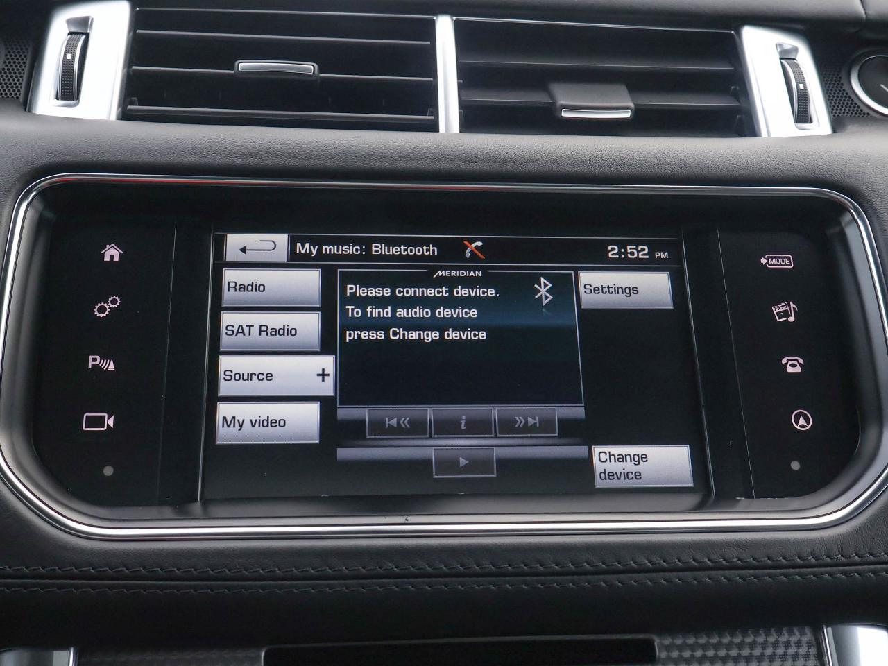 2016 Range Rover Sport V8 SVR Photo