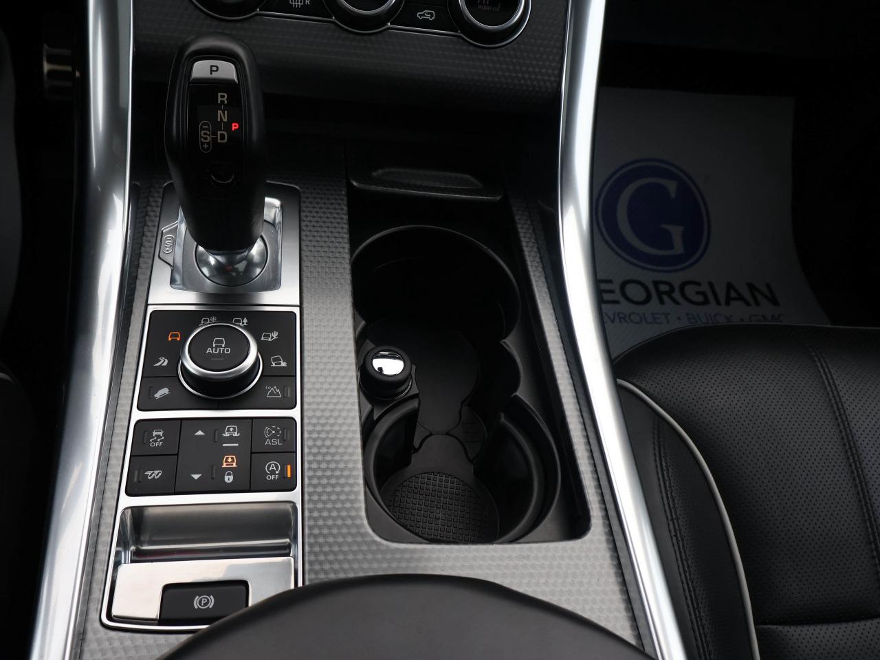 2016 Range Rover Sport V8 SVR Photo