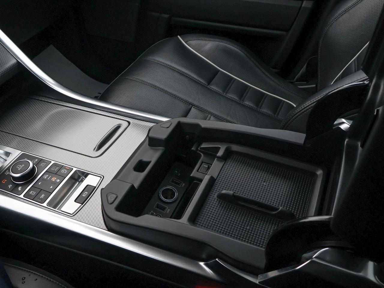 2016 Range Rover Sport V8 SVR Photo