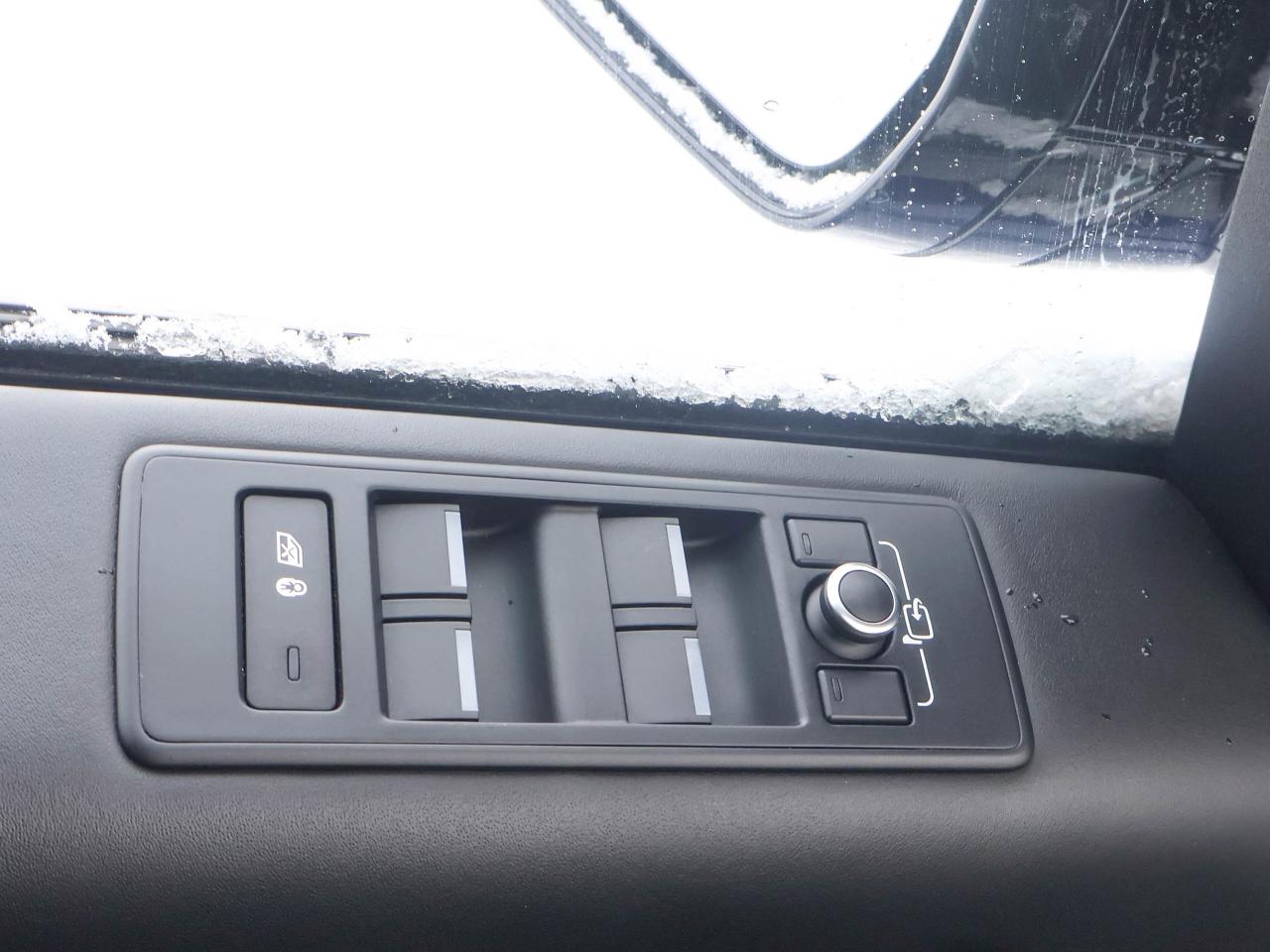 2016 Range Rover Sport V8 SVR Photo