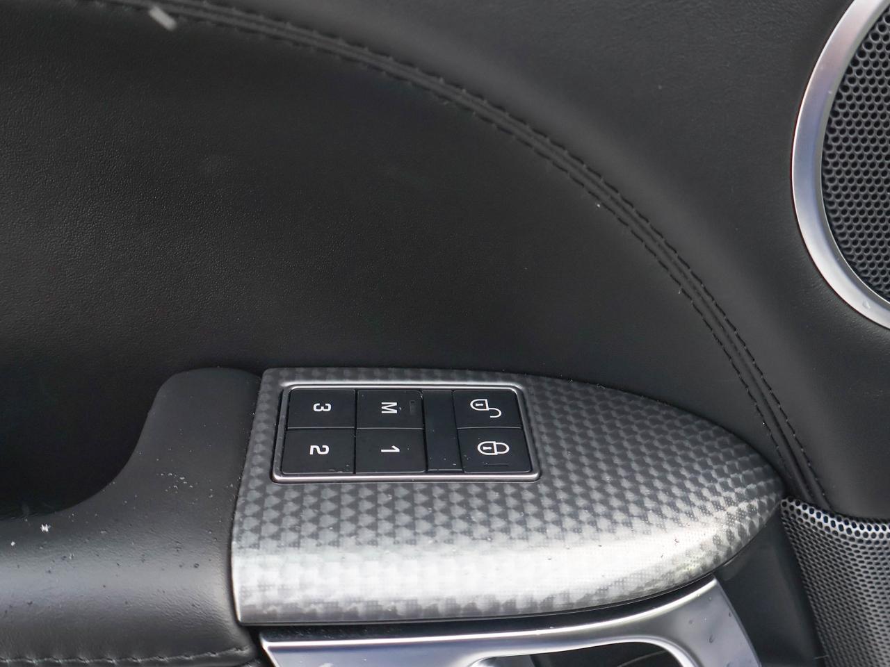 2016 Range Rover Sport V8 SVR Photo