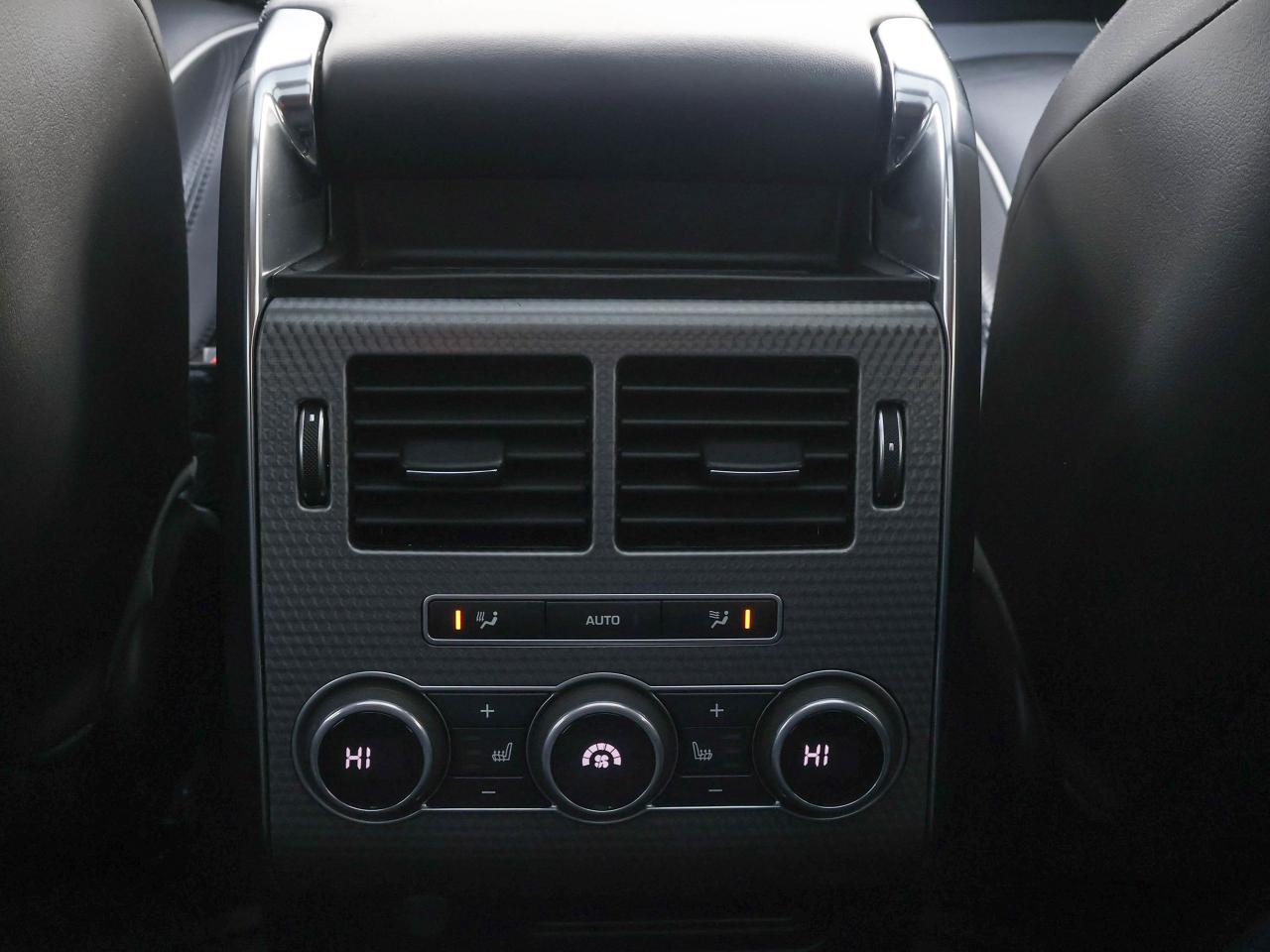 2016 Range Rover Sport V8 SVR Photo