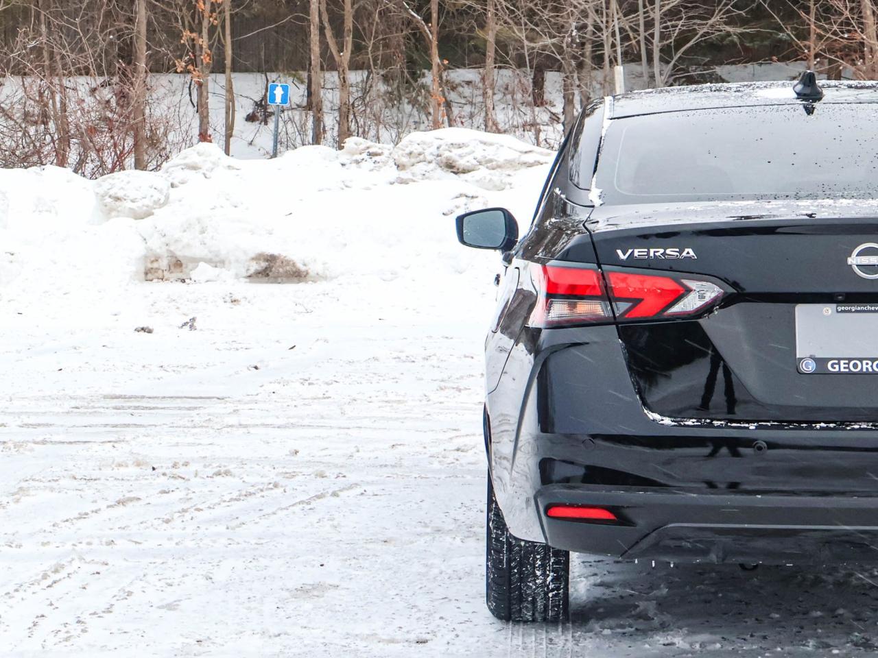 2023 Nissan Versa SV Photo
