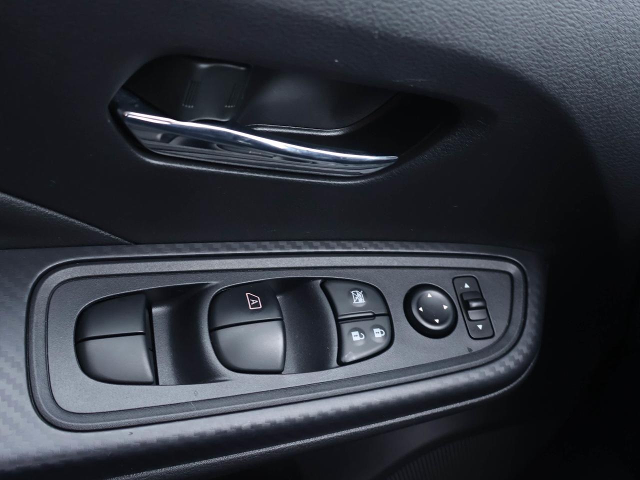 2023 Nissan Versa SV Photo