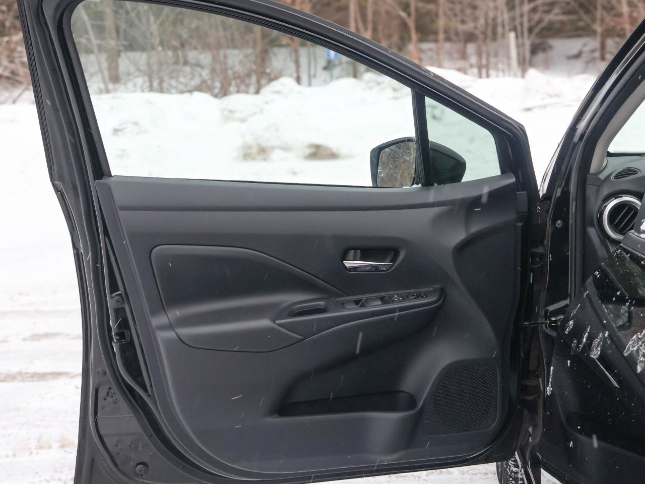 2023 Nissan Versa SV Photo