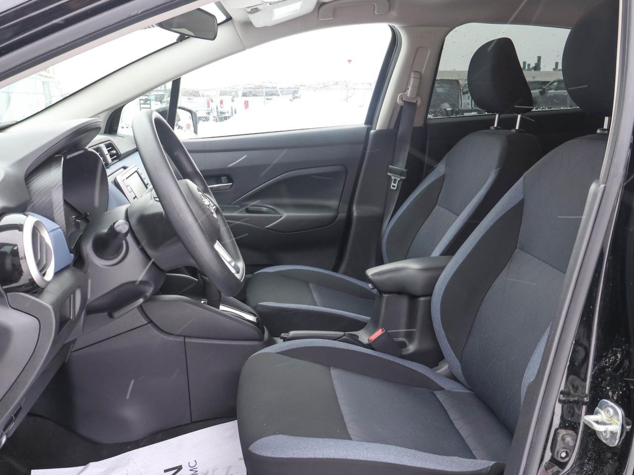 2023 Nissan Versa SV Photo