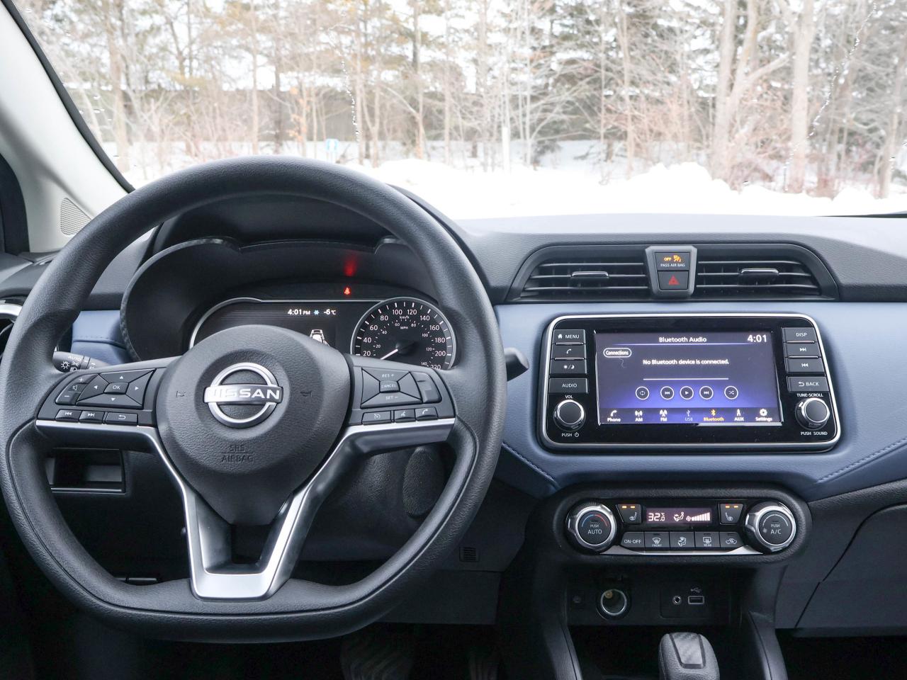 2023 Nissan Versa SV Photo