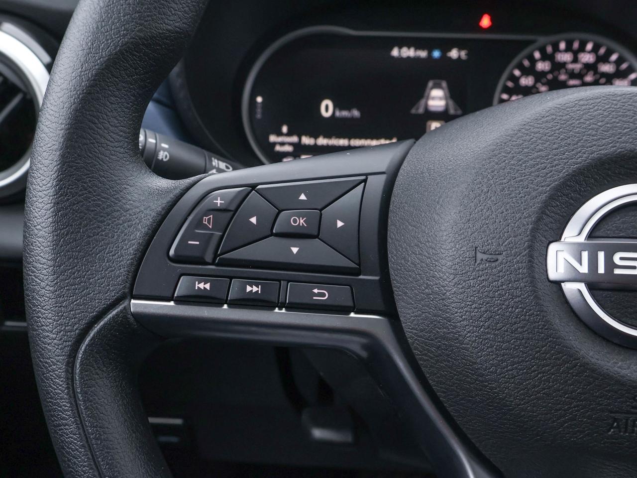 2023 Nissan Versa SV Photo