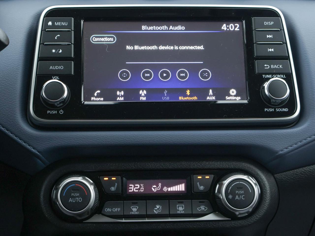 2023 Nissan Versa SV Photo