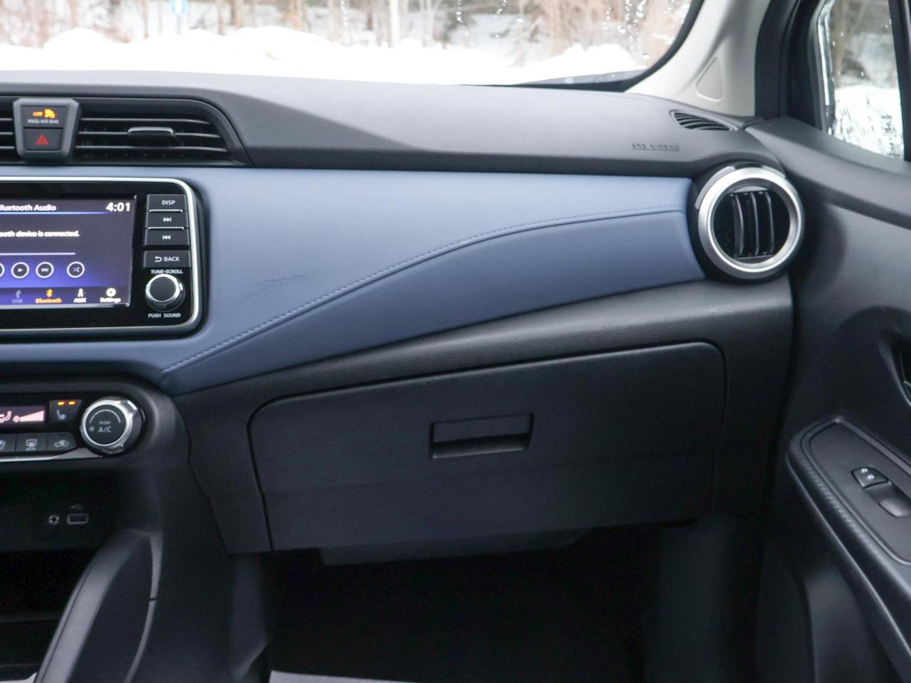 2023 Nissan Versa SV Photo