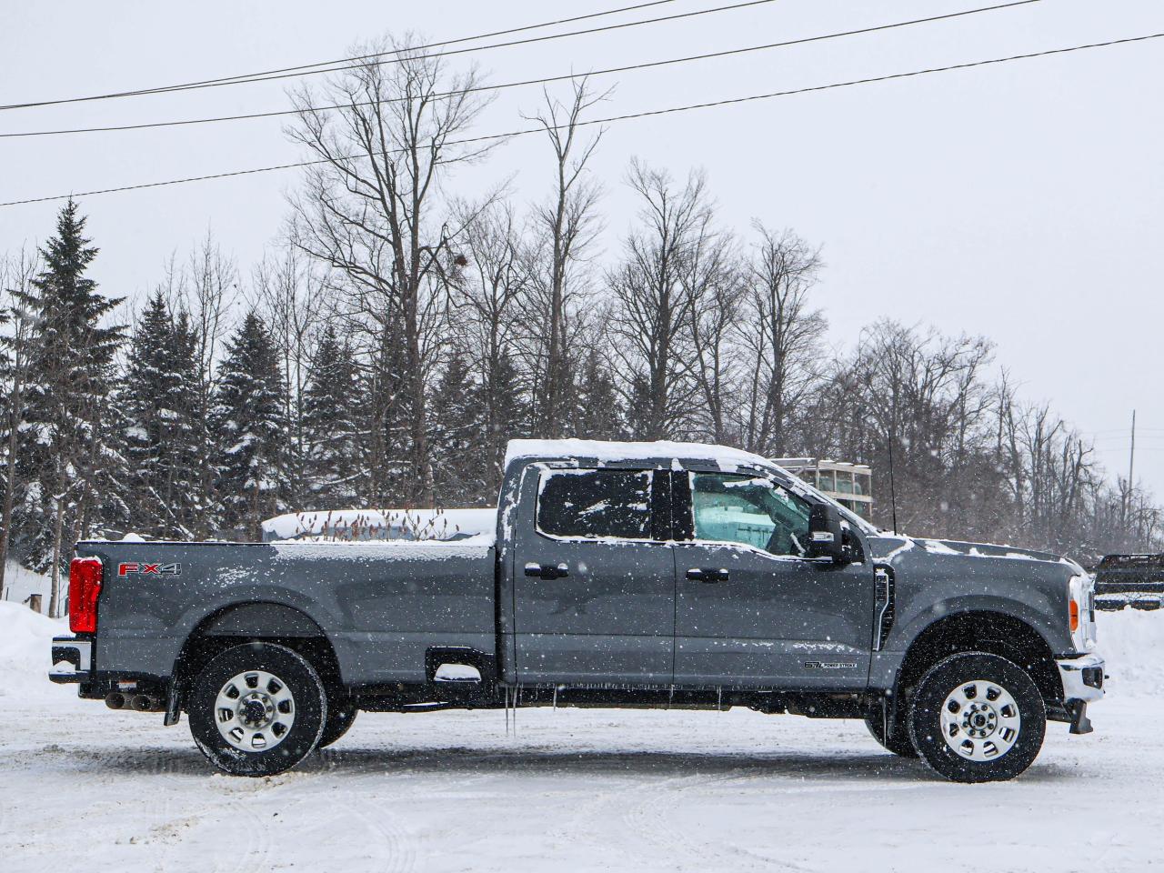2023 Ford SUPER DUTY F-350 SRW XLT Photo