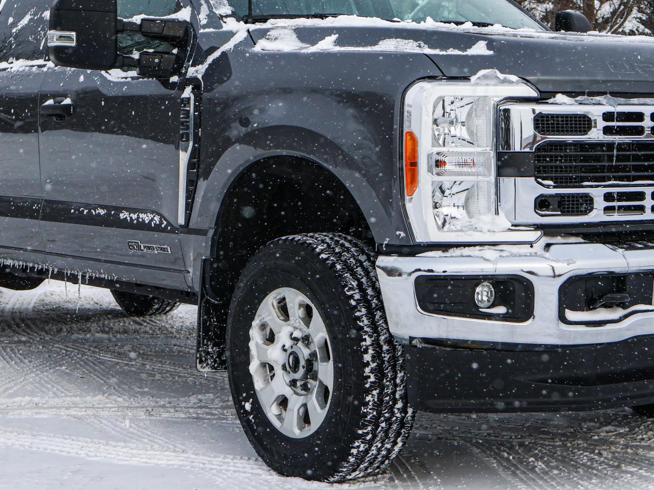 2023 Ford SUPER DUTY F-350 SRW XLT Photo3