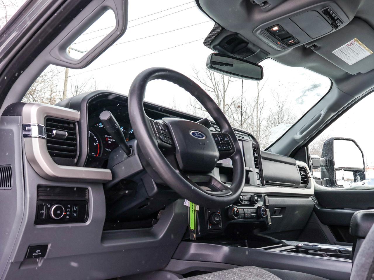 2023 Ford SUPER DUTY F-350 SRW XLT Photo