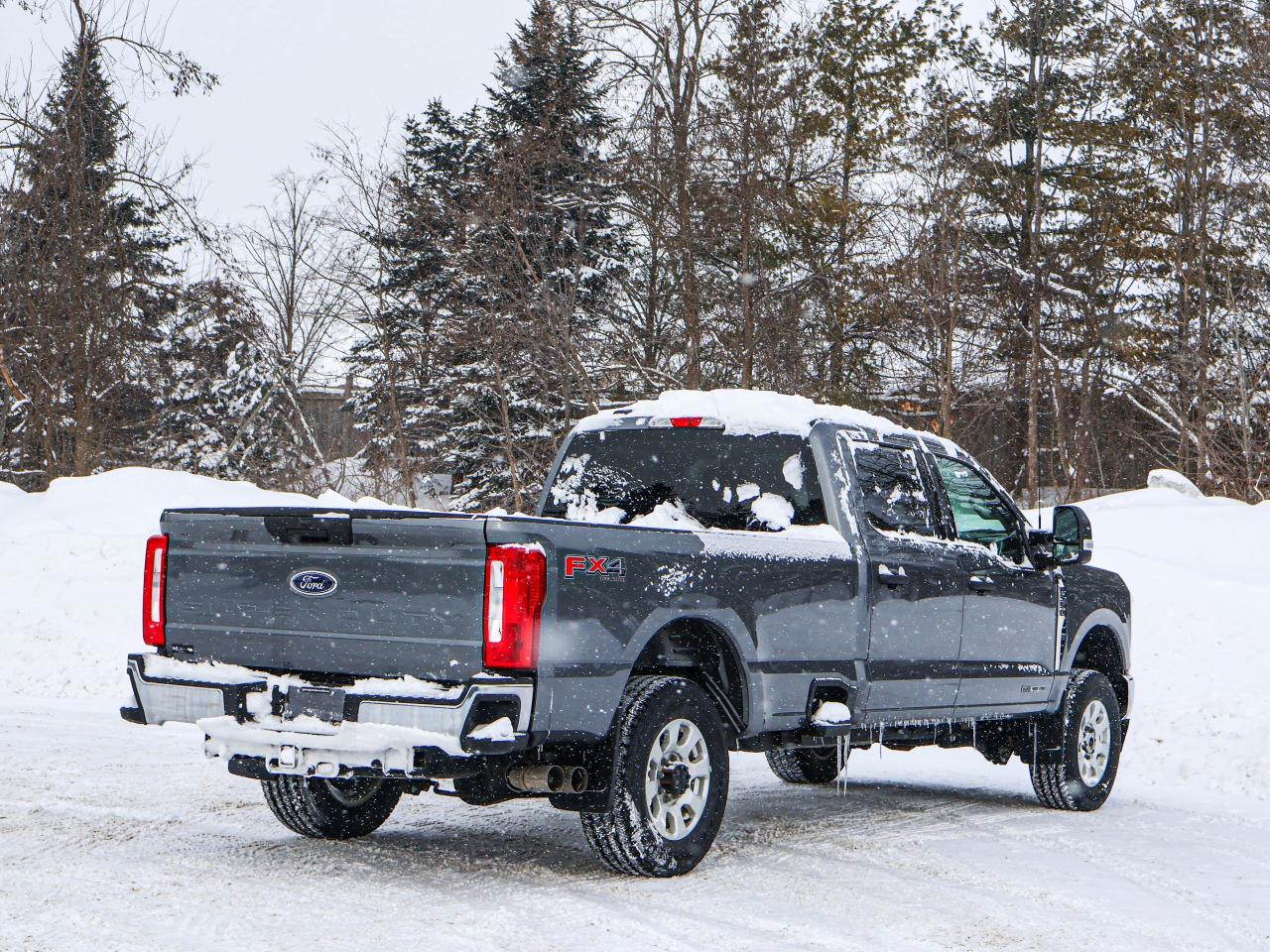 2023 Ford SUPER DUTY F-350 SRW XLT Photo