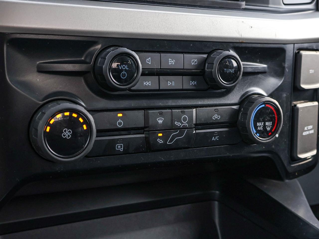 2023 Ford SUPER DUTY F-350 SRW XLT Photo