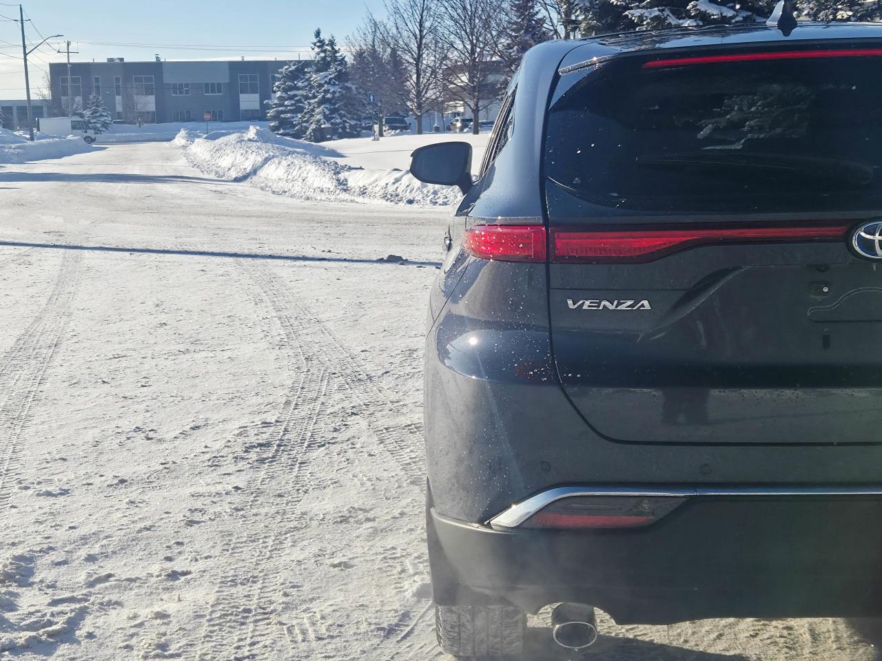 2023 Toyota Venza LIMITED Photo