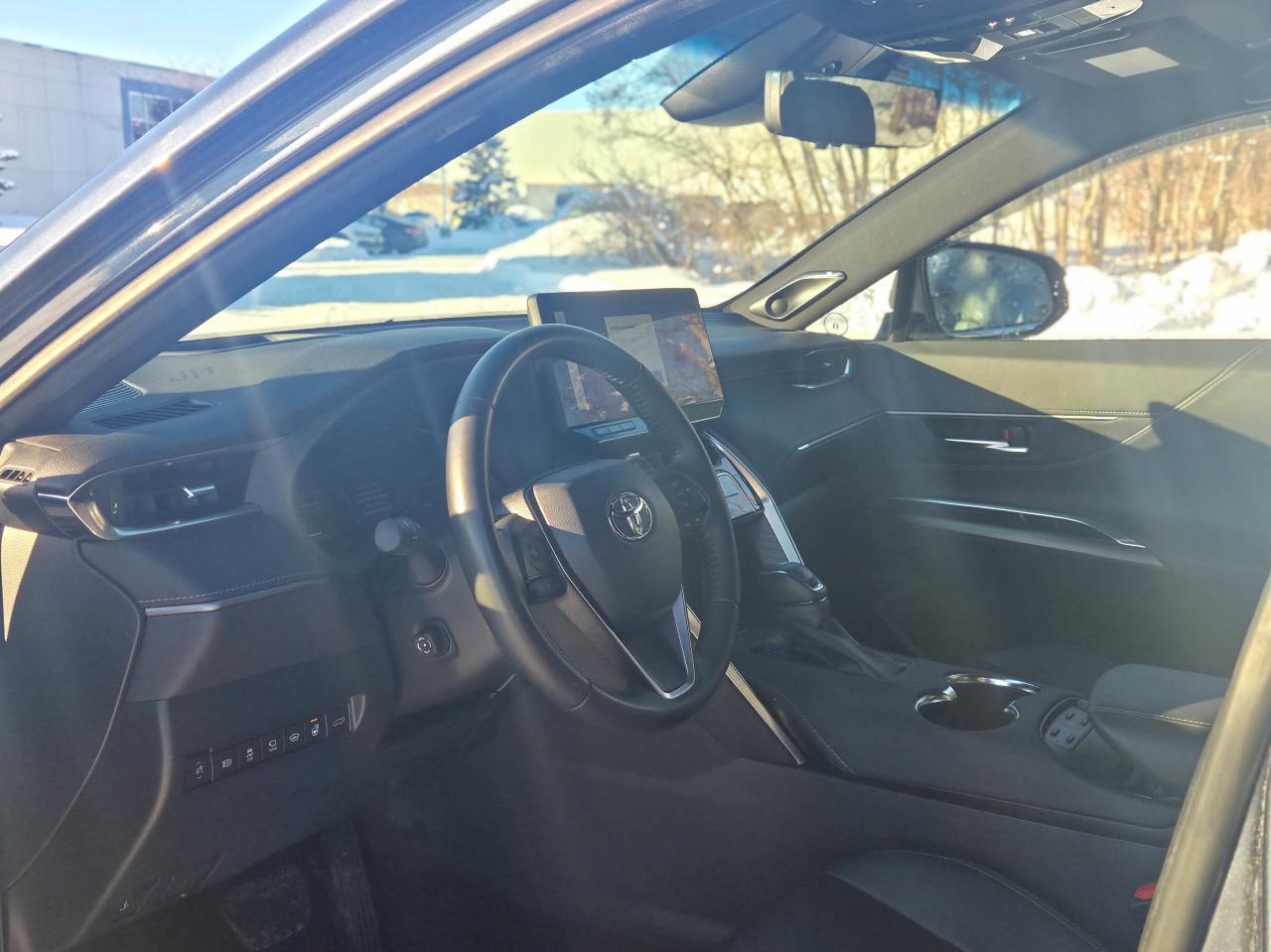 2023 Toyota Venza LIMITED Photo