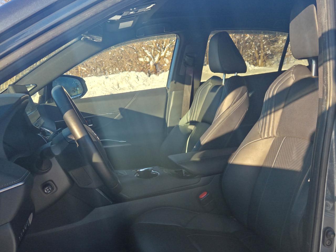 2023 Toyota Venza LIMITED Photo