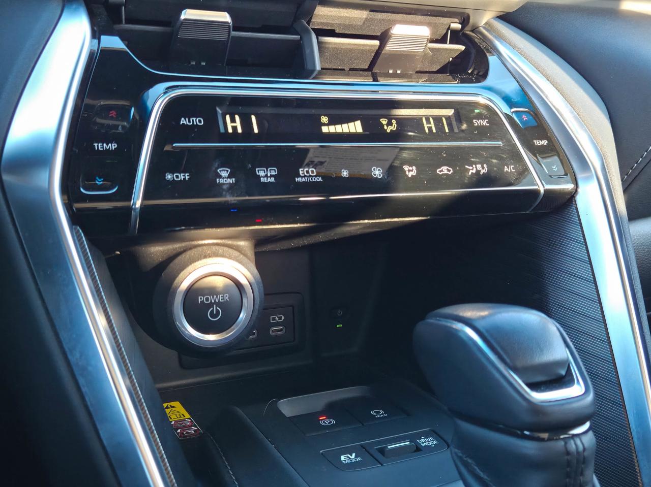 2023 Toyota Venza LIMITED Photo