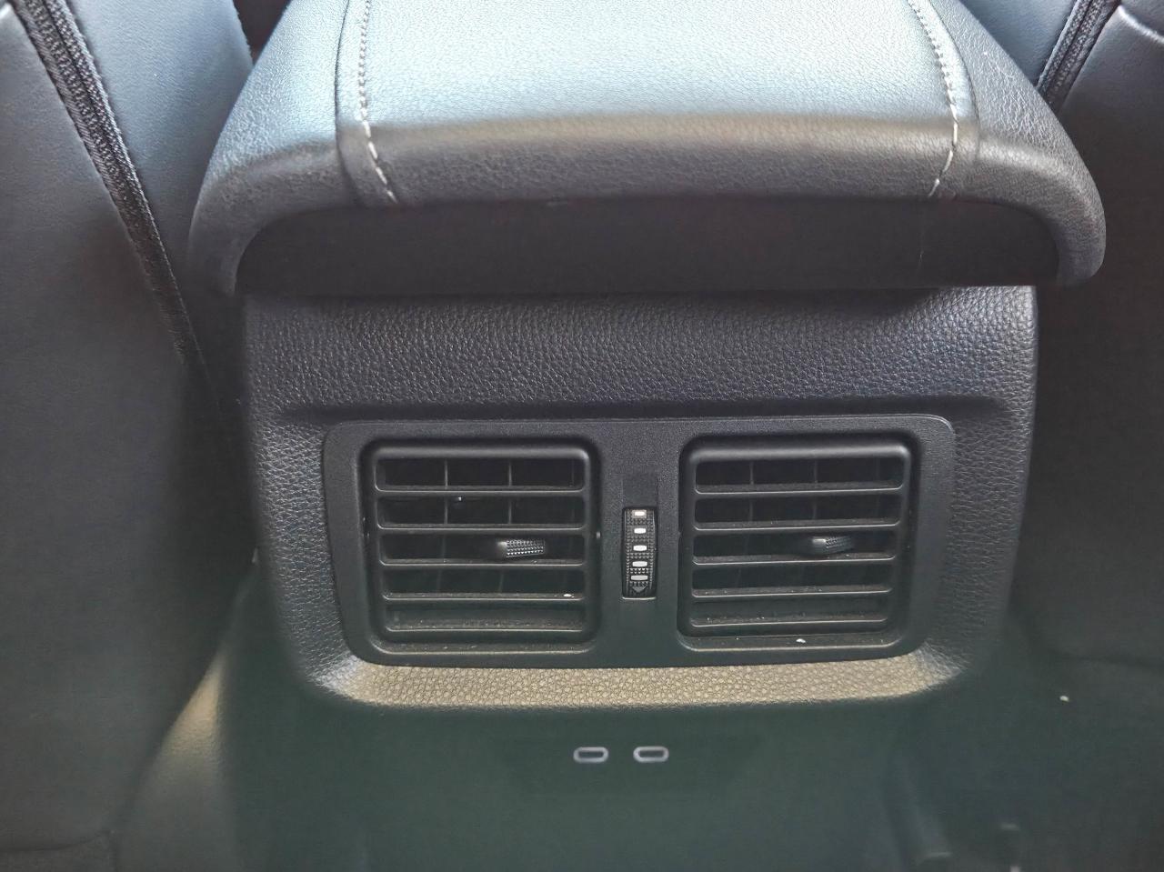 2023 Toyota Venza LIMITED Photo