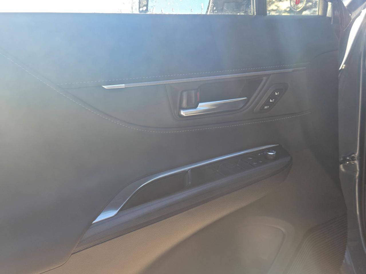 2023 Toyota Venza LIMITED Photo