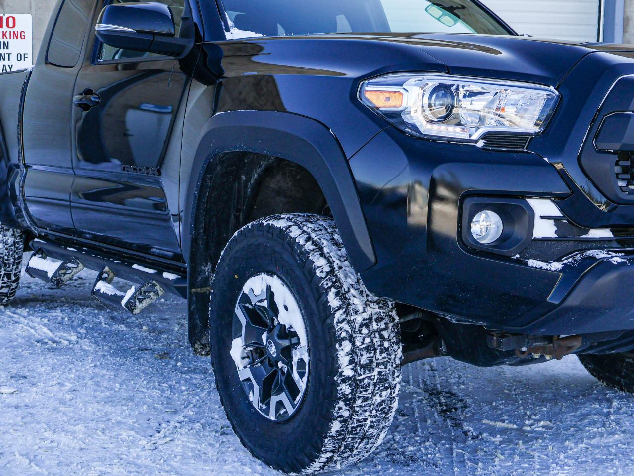 2023 Toyota Tacoma 4WD ACCESS AT Photo3