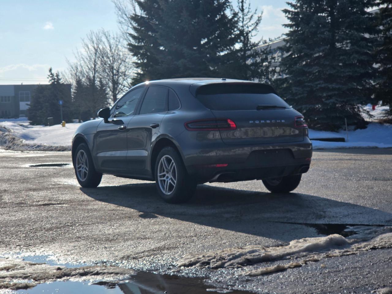 2018 Porsche Macan Sport Edition Photo