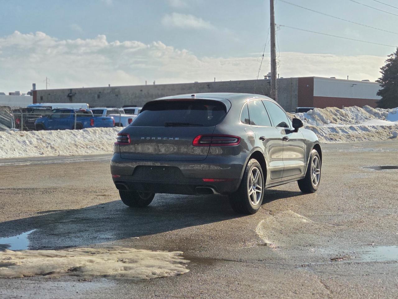 2018 Porsche Macan Sport Edition Photo