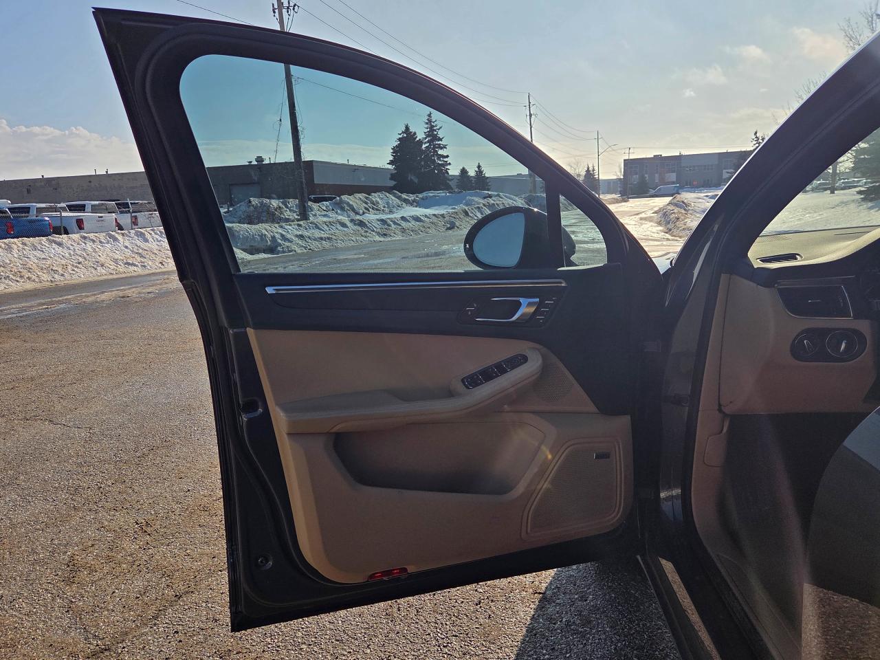 2018 Porsche Macan Sport Edition Photo