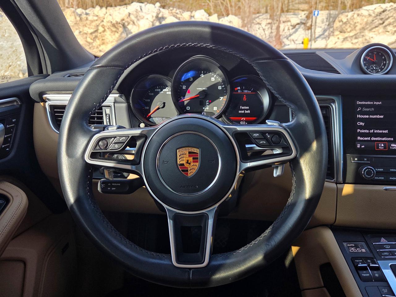 2018 Porsche Macan Sport Edition Photo