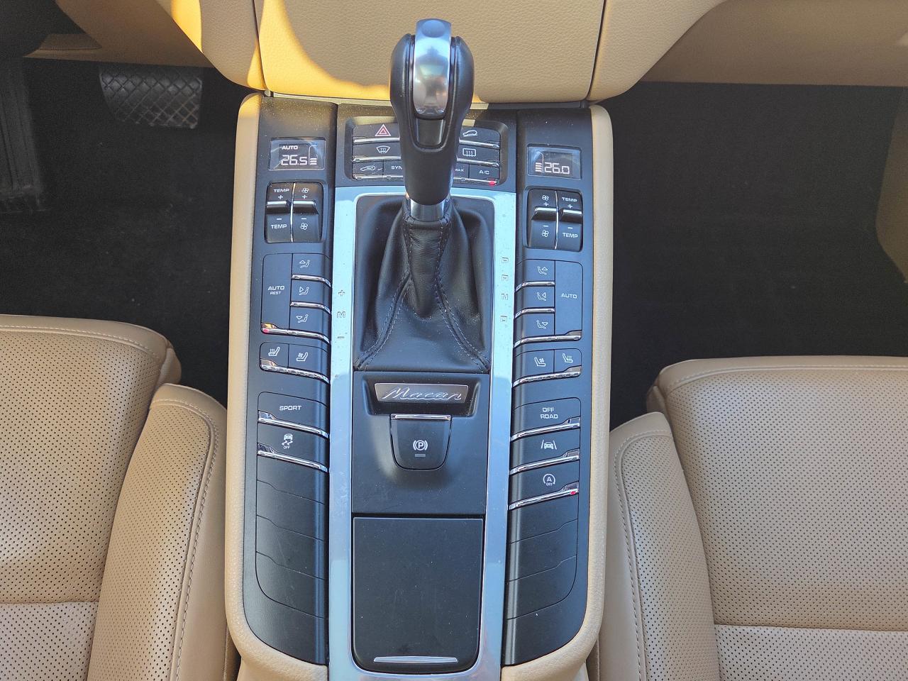 2018 Porsche Macan Sport Edition Photo