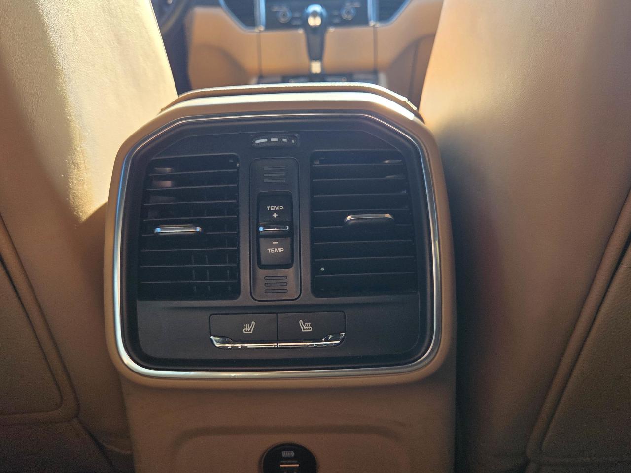 2018 Porsche Macan Sport Edition Photo