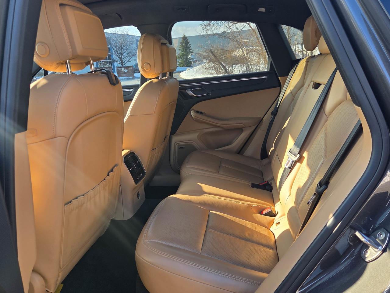 2018 Porsche Macan Sport Edition Photo