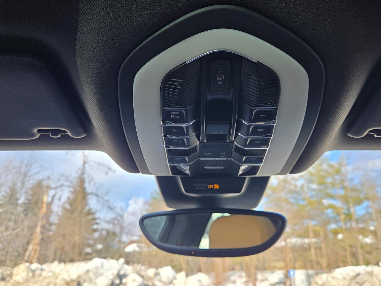 2018 Porsche Macan Sport Edition Photo