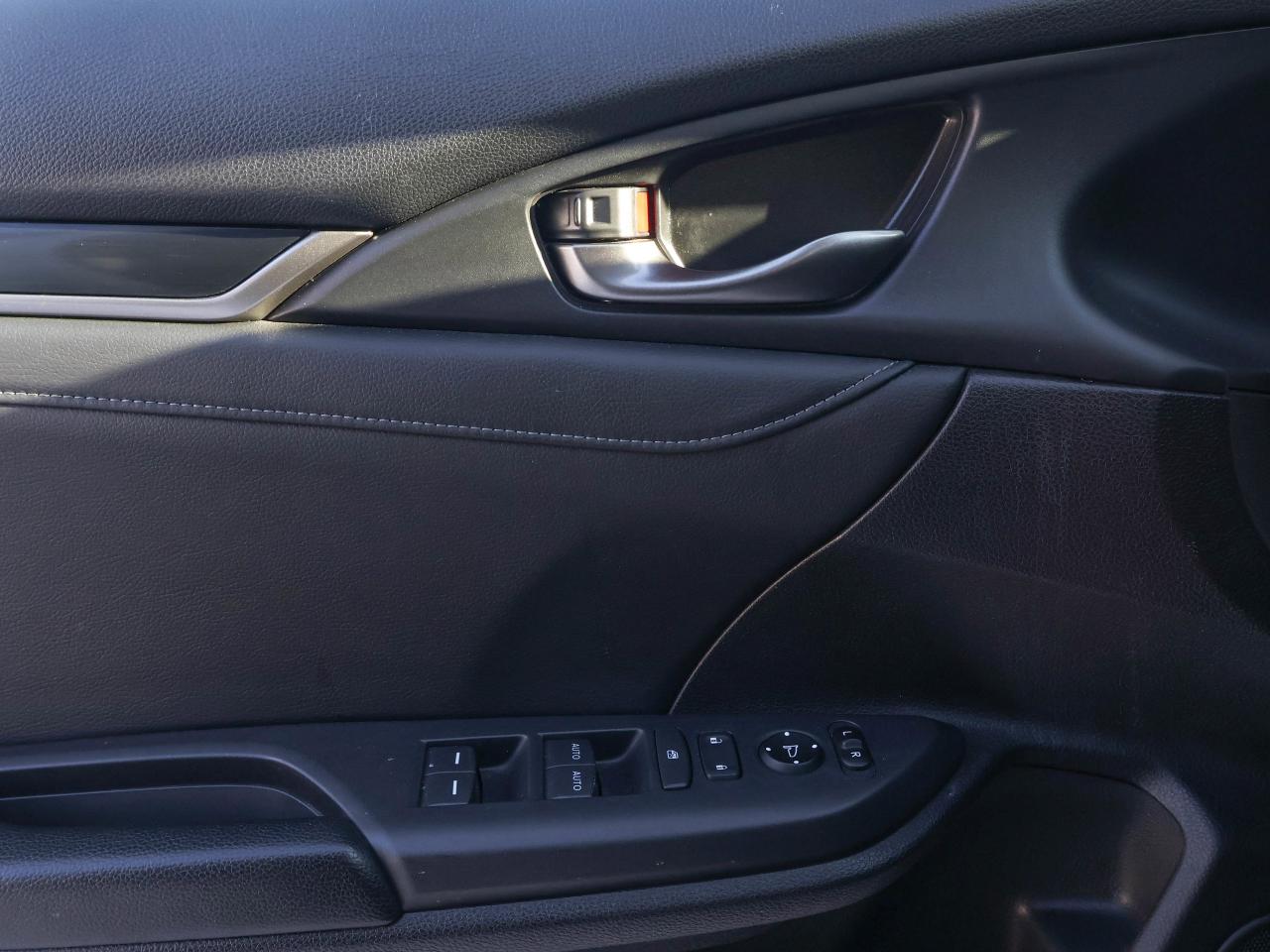 2020 Honda Civic Hatchback SPORT TOURING Photo