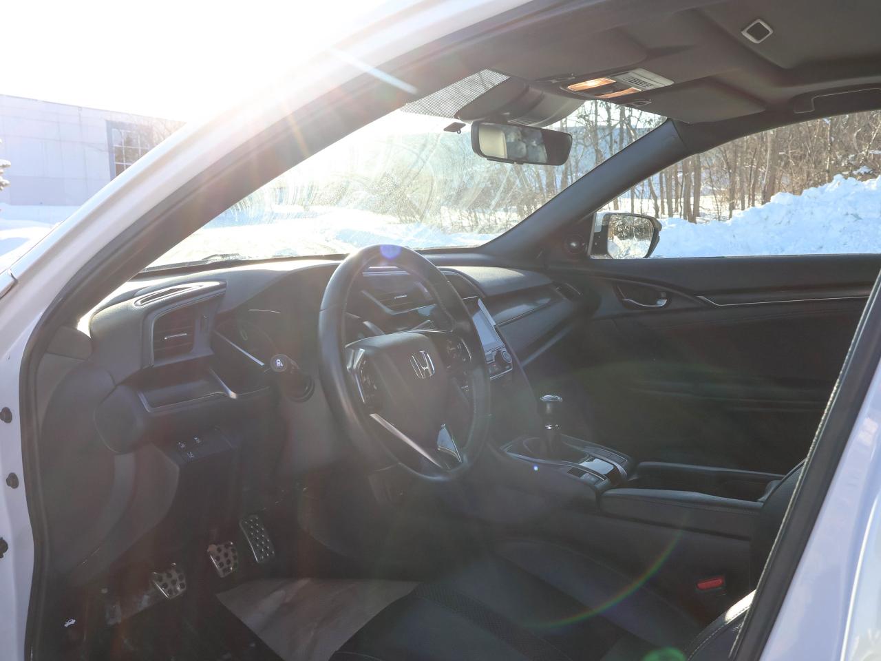 2020 Honda Civic Hatchback SPORT TOURING Photo