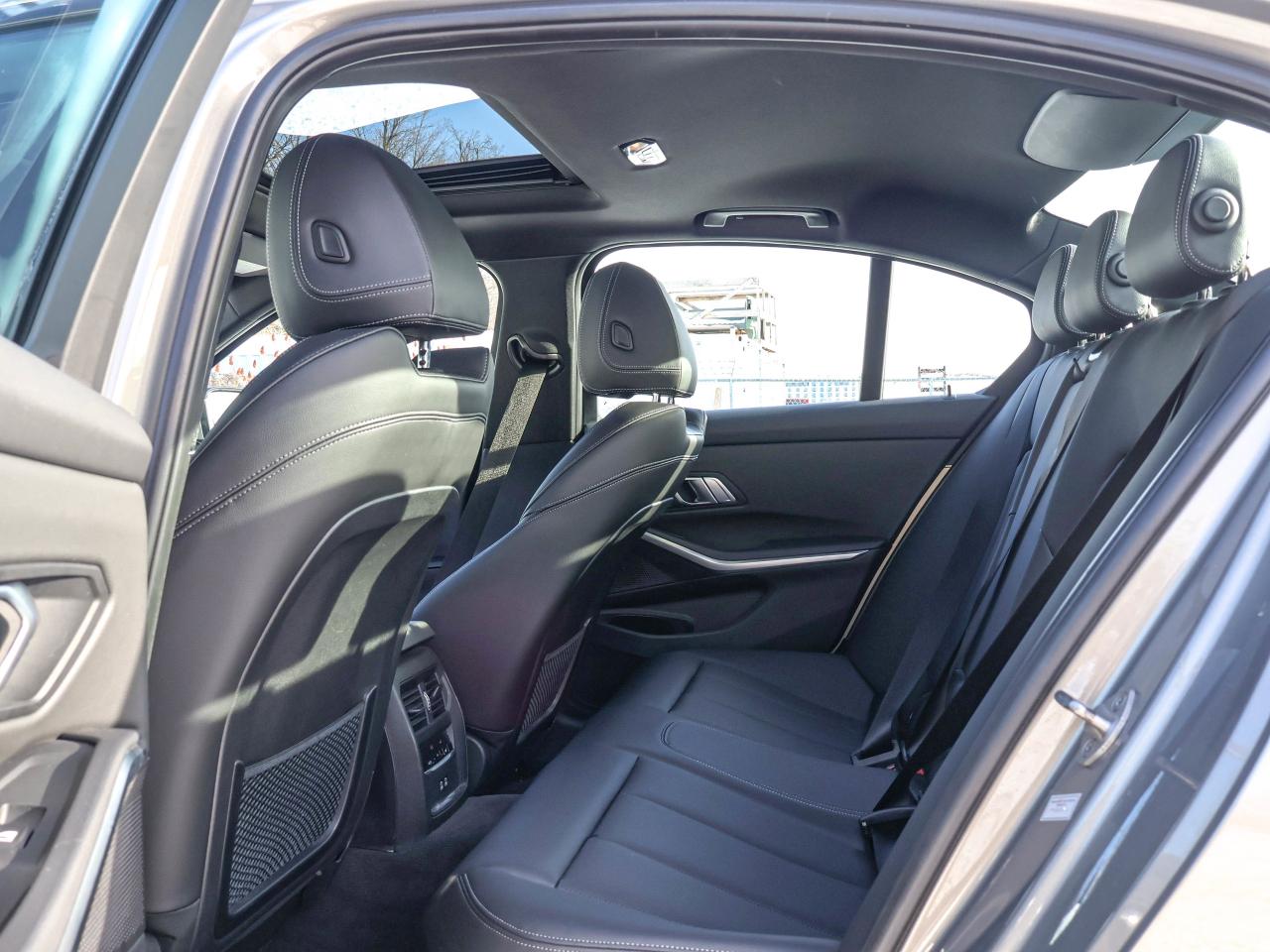 2022 BMW 3 Series 330i xDrive Photo