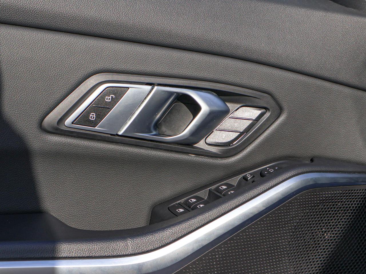 2022 BMW 3 Series 330i xDrive Photo