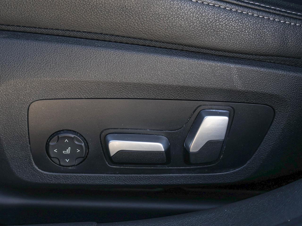 2022 BMW 3 Series 330i xDrive Photo