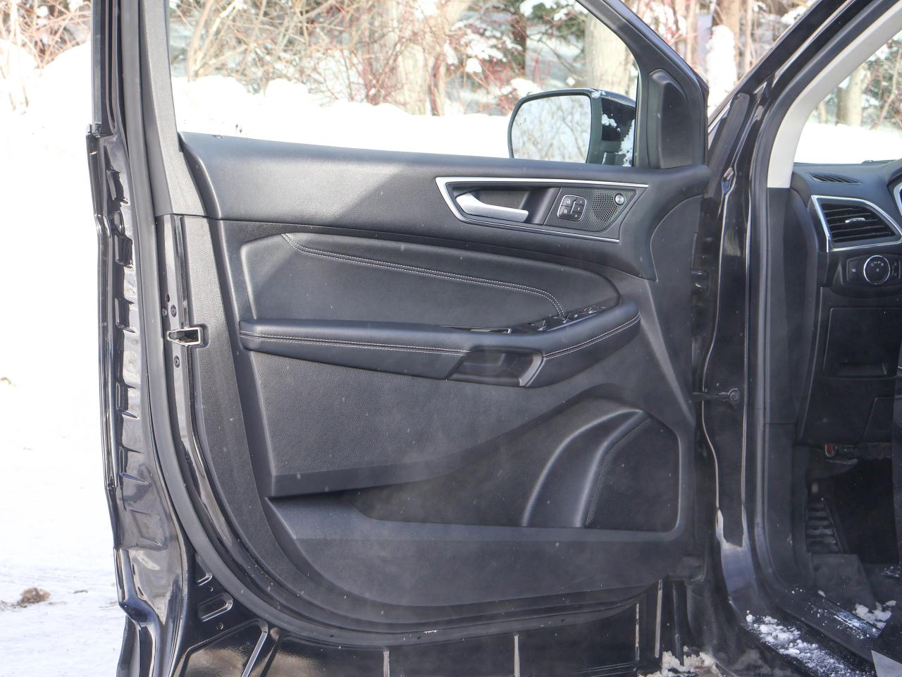 2020 Ford Edge Titanium Photo