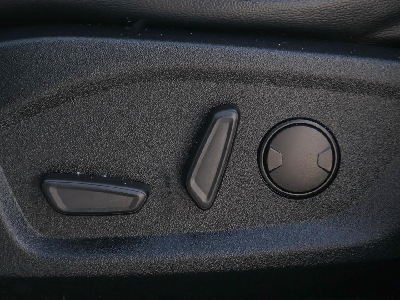 2020 Ford Edge Titanium Photo